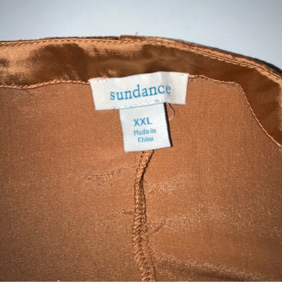 Sundance Dreams in Harvest
Carmel Embroidered Velvet Top size XXL - Picture 6 of 7